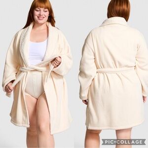 PINK VS Ultimate Cozy Reversible Robe